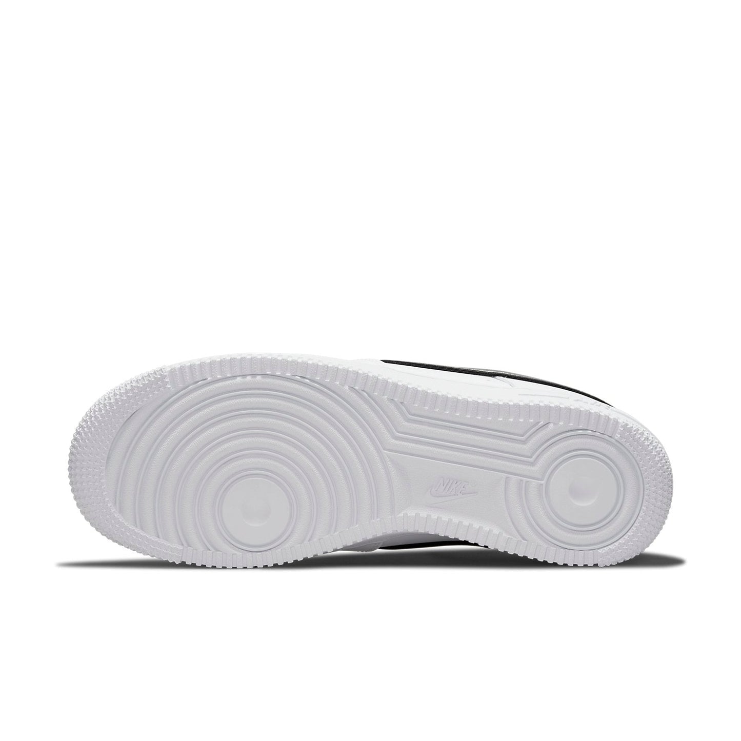 Nike Air Force 1 “07 Essential “White Metallic Silver”