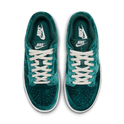 Nike Dunk Low “Green Velvet”