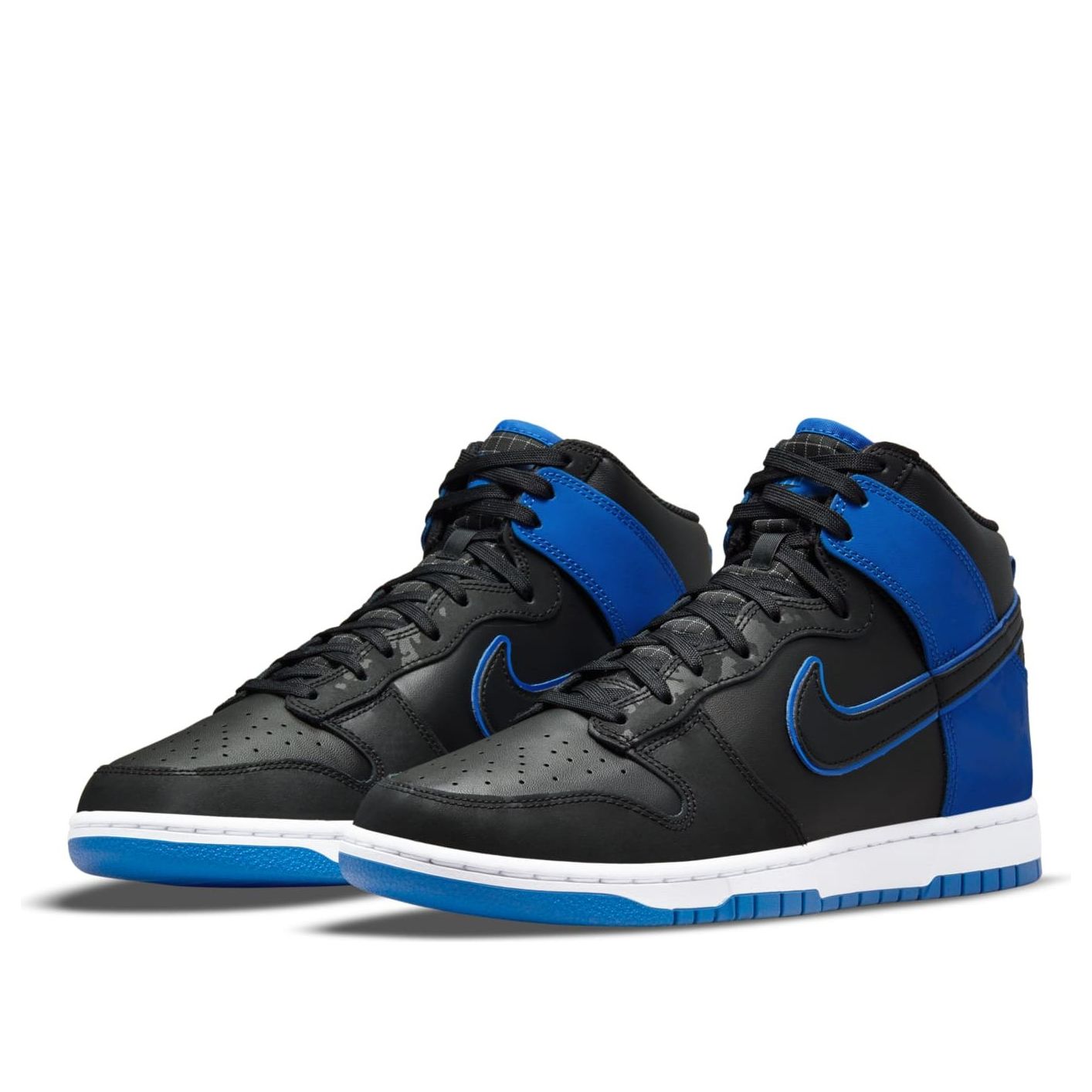Nike Dunk High SE “Hyper Royal Camo”
