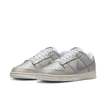 Nike Dunk Low SE “Metallic Silver”