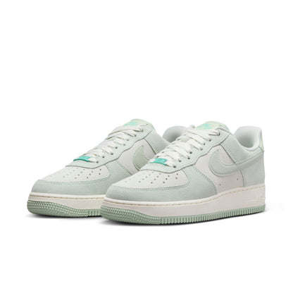 Nike Air Force 1 “07 SE “Spruce Aura Pistachio Frost”
