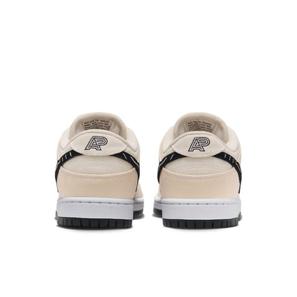 Nike SB Dunk Low “Albino & Preto – Pearl White”