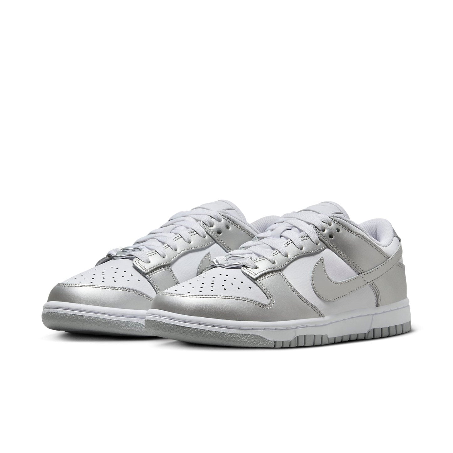 Nike Dunk Low “Metallic Silver”