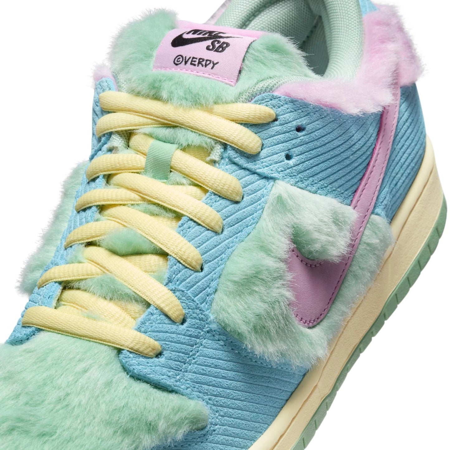 Nike x Verdy SB Dunk Low “Visty”