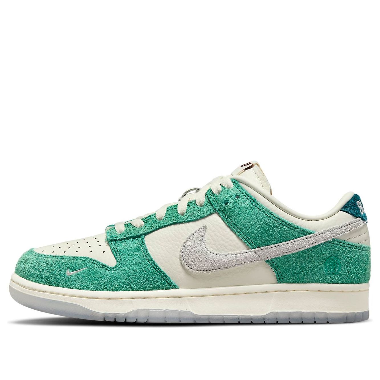 Nike x Kasina Dunk Low “Road Sign”