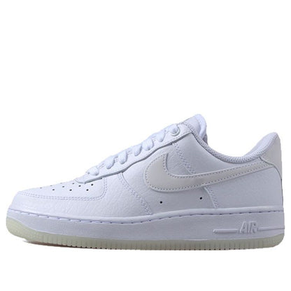 Nike Air Force 1 “07 Essential “Triple White”
